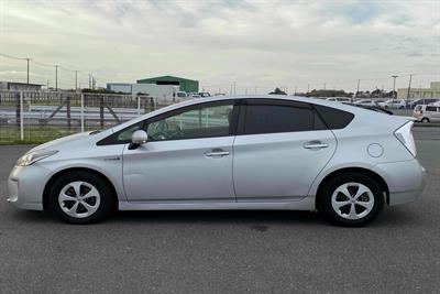 2014 Toyota Prius - Thumbnail