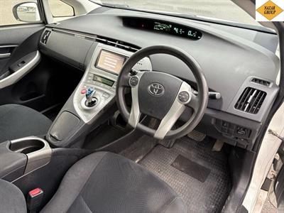 2014 Toyota Prius - Thumbnail