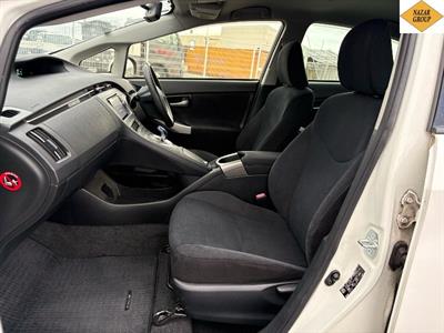 2014 Toyota Prius - Thumbnail