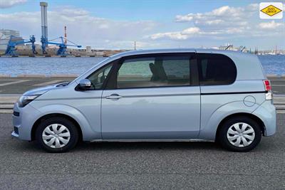 2015 Toyota Spade - Thumbnail