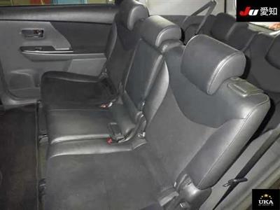 2013 Toyota Prius - Thumbnail