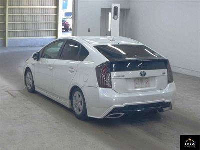 2015 Toyota Prius - Thumbnail