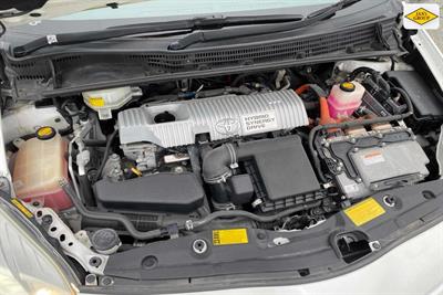 2012 Toyota Prius - Thumbnail