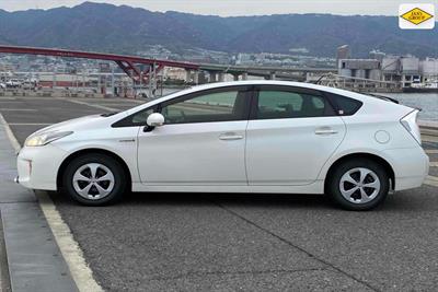 2012 Toyota Prius - Thumbnail