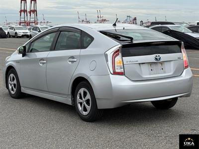 2015 Toyota Prius - Thumbnail