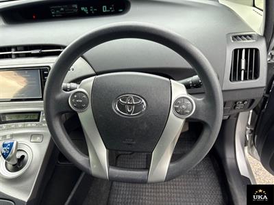 2015 Toyota Prius - Thumbnail