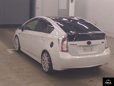 2015 Toyota Prius - Thumbnail