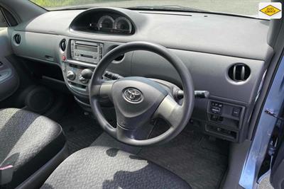 2015 Toyota Sienta - Thumbnail