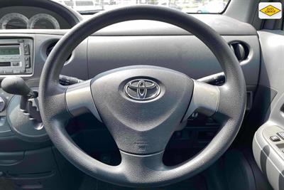 2015 Toyota Sienta - Thumbnail
