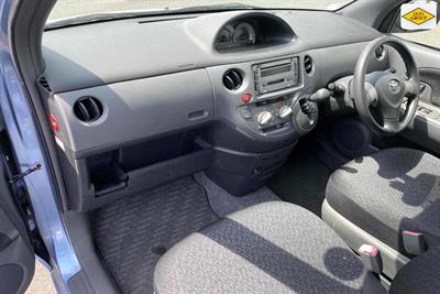 2015 Toyota Sienta - Thumbnail