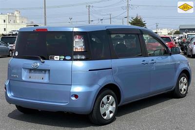 2015 Toyota Sienta - Thumbnail
