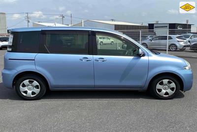 2015 Toyota Sienta - Thumbnail