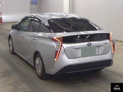 2018 Toyota Prius - Thumbnail