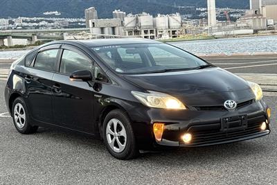 2015 Toyota Prius - Thumbnail