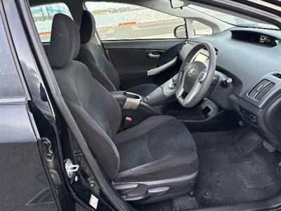 2015 Toyota Prius - Thumbnail