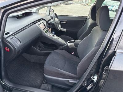 2015 Toyota Prius - Thumbnail