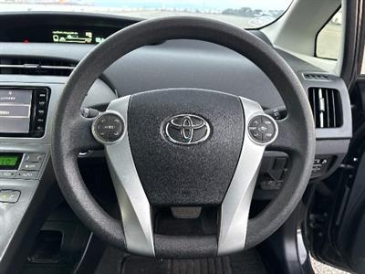2015 Toyota Prius - Thumbnail