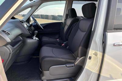 2013 Nissan Serena - Thumbnail