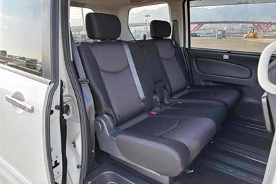 2013 Nissan Serena - Thumbnail