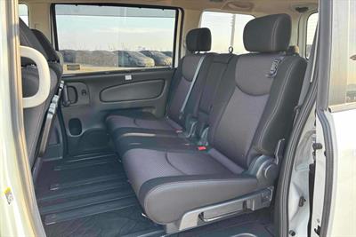 2013 Nissan Serena - Thumbnail