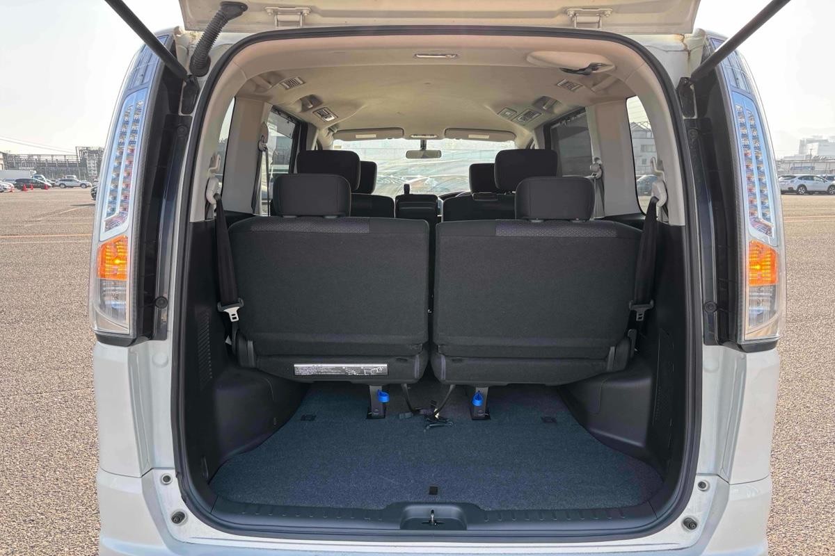 2013 Nissan Serena