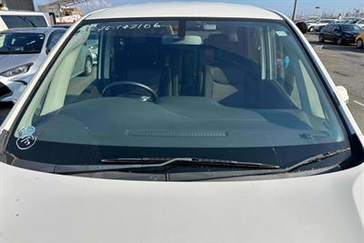 2013 Nissan Serena - Thumbnail