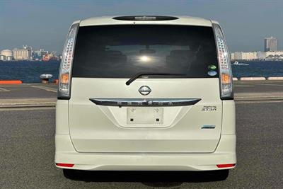 2013 Nissan Serena - Thumbnail