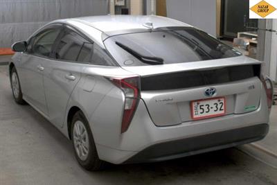 2016 Toyota Prius - Thumbnail
