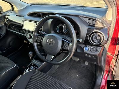 2017 Toyota Vitz - Thumbnail