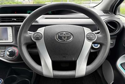 2013 Toyota Aqua - Thumbnail