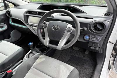2013 Toyota Aqua - Thumbnail