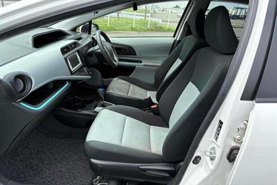2013 Toyota Aqua - Thumbnail