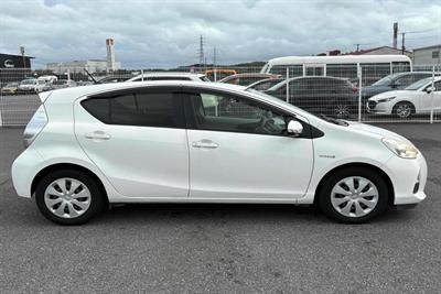 2013 Toyota Aqua - Thumbnail