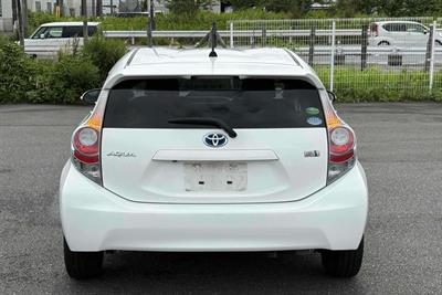 2013 Toyota Aqua - Thumbnail
