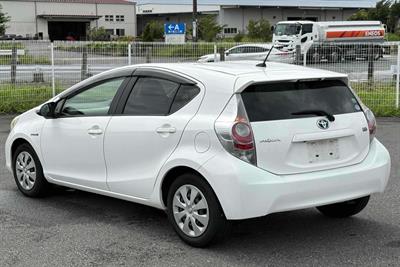 2013 Toyota Aqua - Thumbnail
