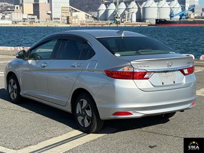 2017 Honda Grace - Thumbnail