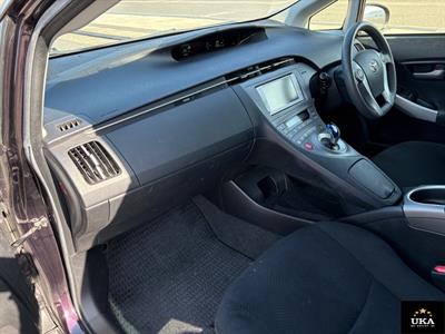 2014 Toyota Prius - Thumbnail