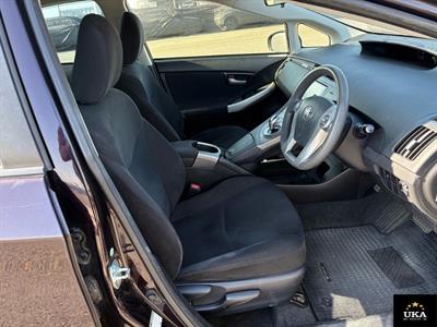 2014 Toyota Prius - Thumbnail