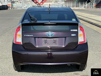 2014 Toyota Prius - Thumbnail