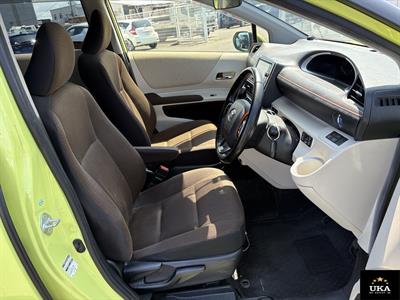 2017 Toyota Sienta - Thumbnail