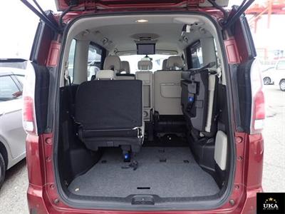2016 Nissan Serena - Thumbnail