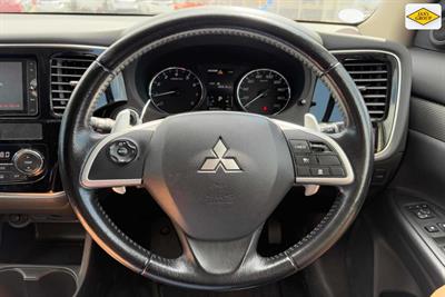 2015 Mitsubishi Outlander - Thumbnail