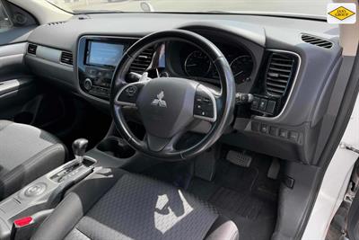 2015 Mitsubishi Outlander - Thumbnail
