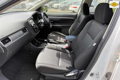 2015 Mitsubishi Outlander - Thumbnail