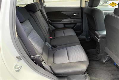 2015 Mitsubishi Outlander - Thumbnail