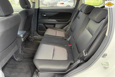 2015 Mitsubishi Outlander - Thumbnail