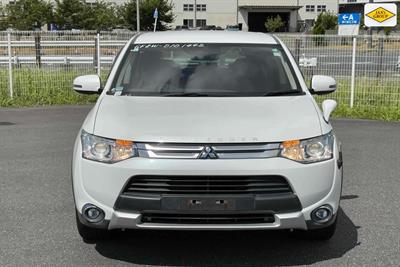 2015 Mitsubishi Outlander - Thumbnail