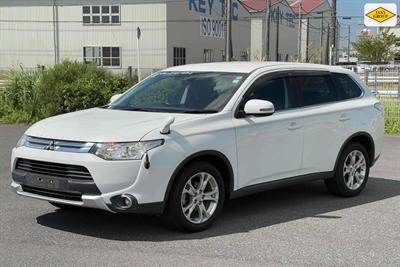 2015 Mitsubishi Outlander - Thumbnail