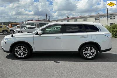 2015 Mitsubishi Outlander - Thumbnail