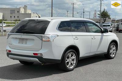 2015 Mitsubishi Outlander - Thumbnail